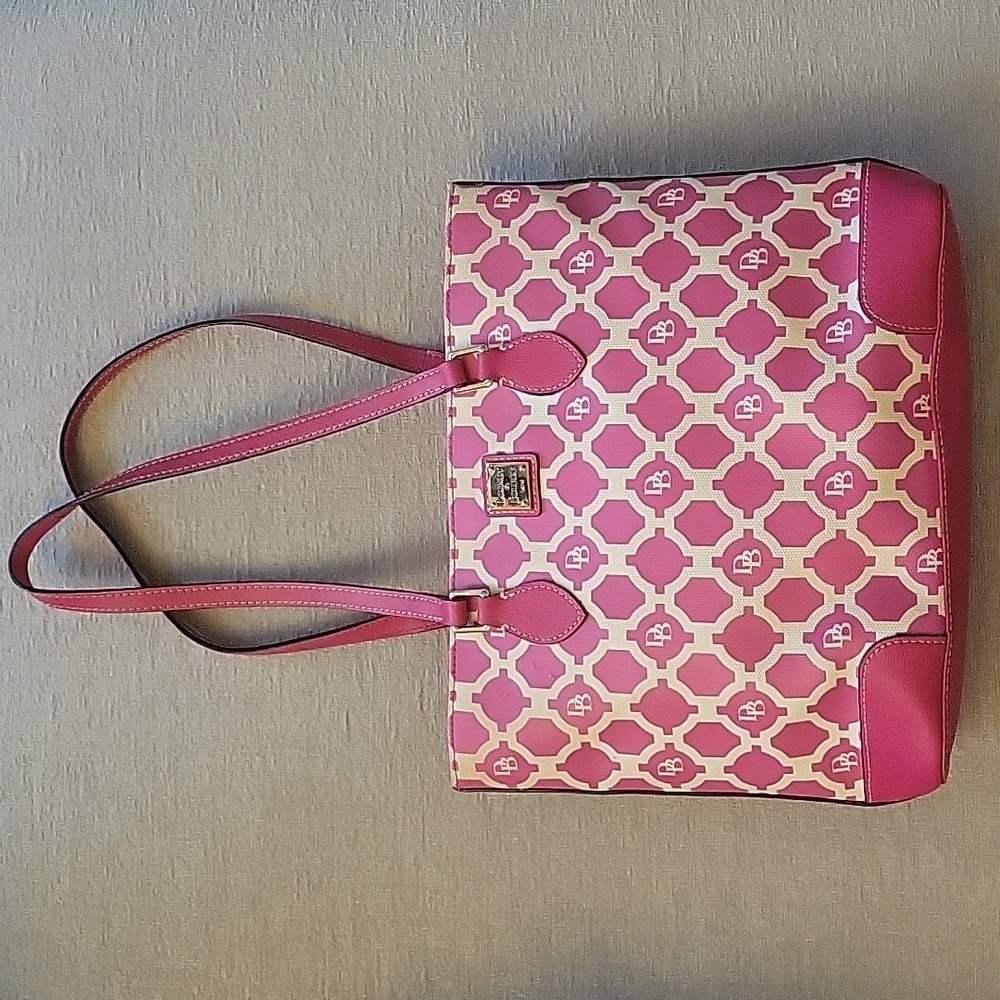 DOONEY & BOURKE pink sanibel bag.  Good condition.